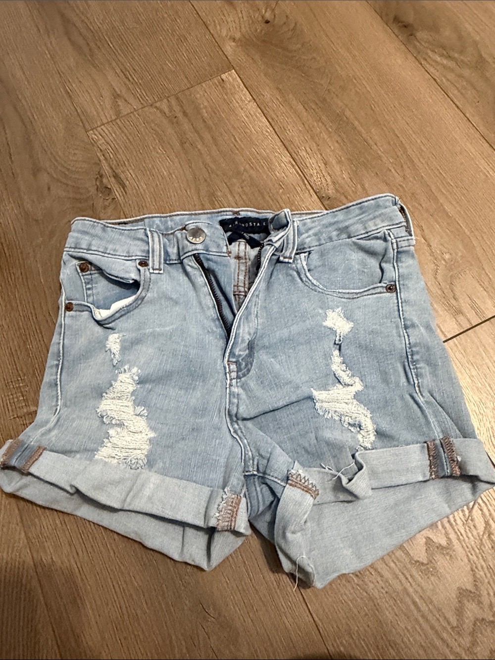 Aeropostale Light Wash Distressed Denim Shorts size 6 @@@@